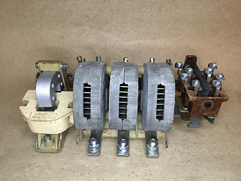 Контактор КТ 7013 220В 100А